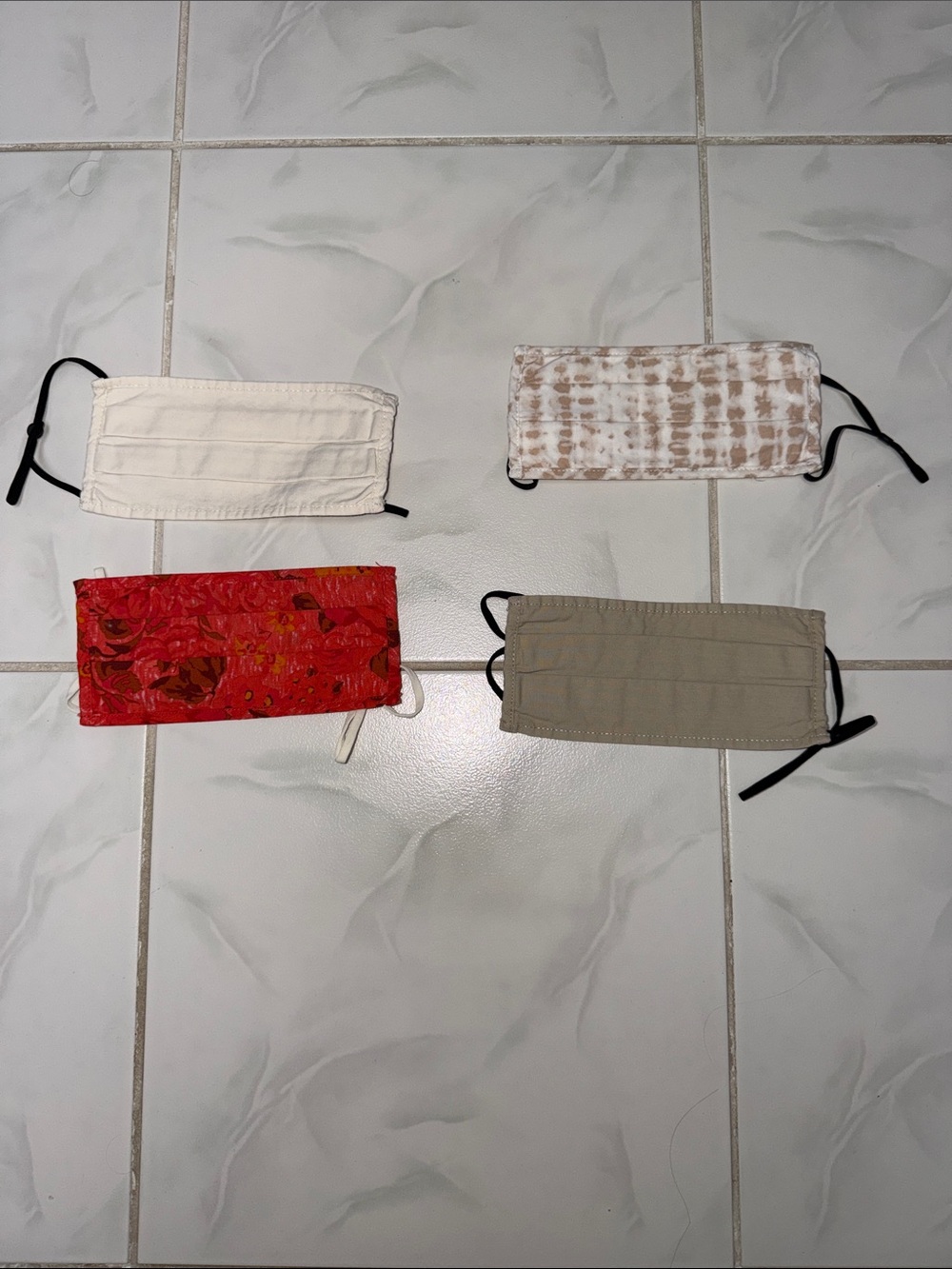 Old Navy Women’s Assorted Cloth Face Masks – Red, Cream, Tan, Patterned Beige